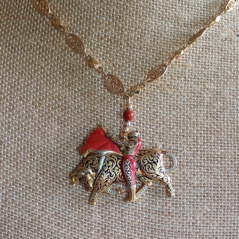VINTAGE GOLD COLOR METAL  FILIGREE FANCY CHAIN WITH TOREADOR PENDANT RED ENAMEL